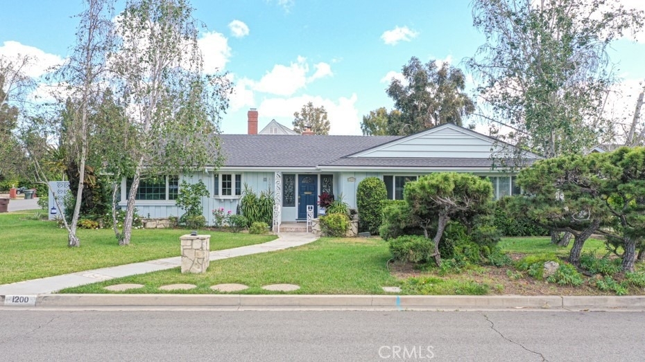1200 W Rowan - Photo 0