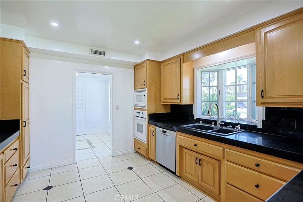 1200 W Rowan - Photo 9