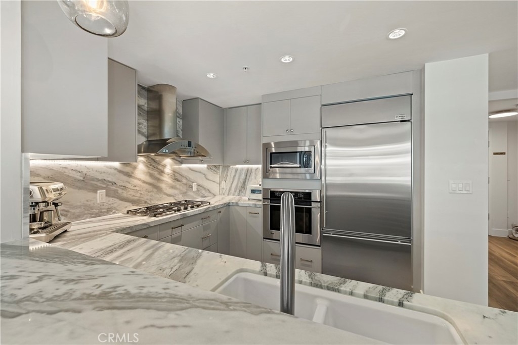 3141 Michelson - Photo 14