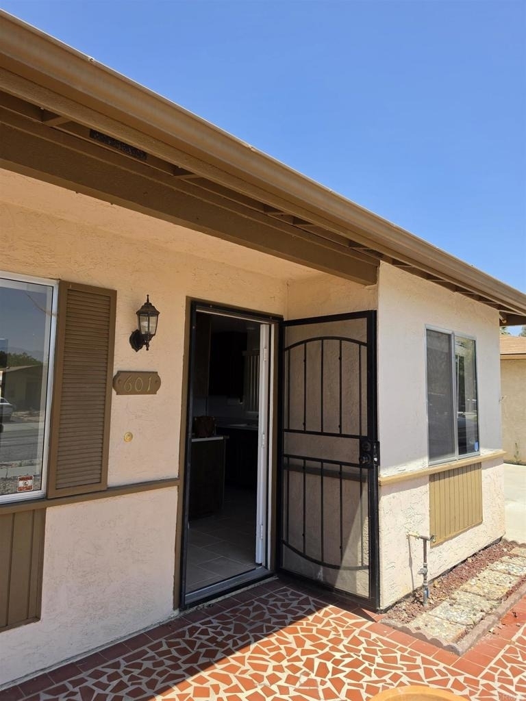601 Corona Street - Photo 5