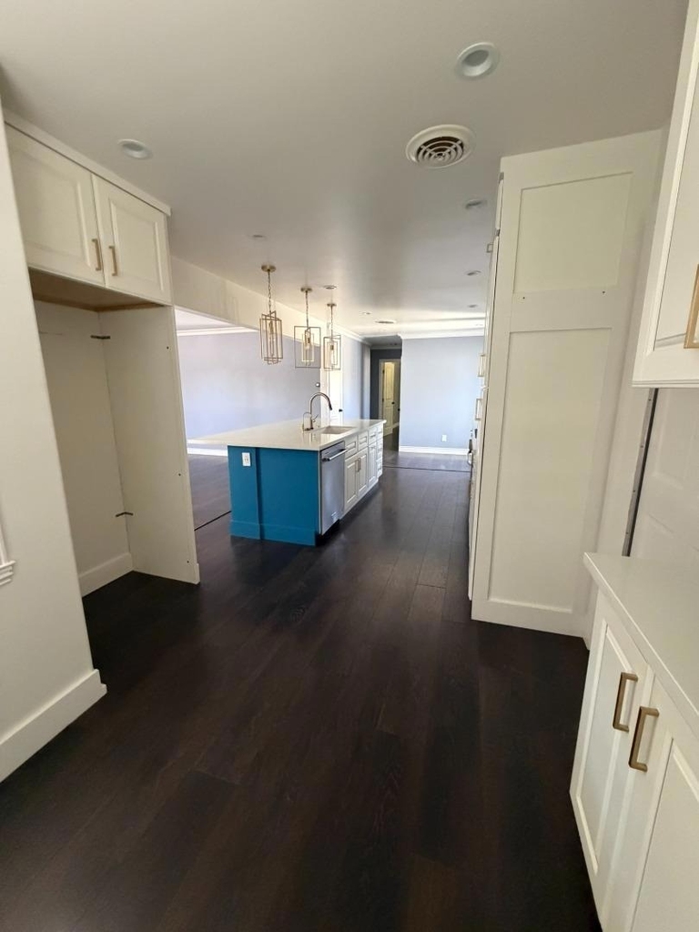 330 Berry Avenue - Photo 2