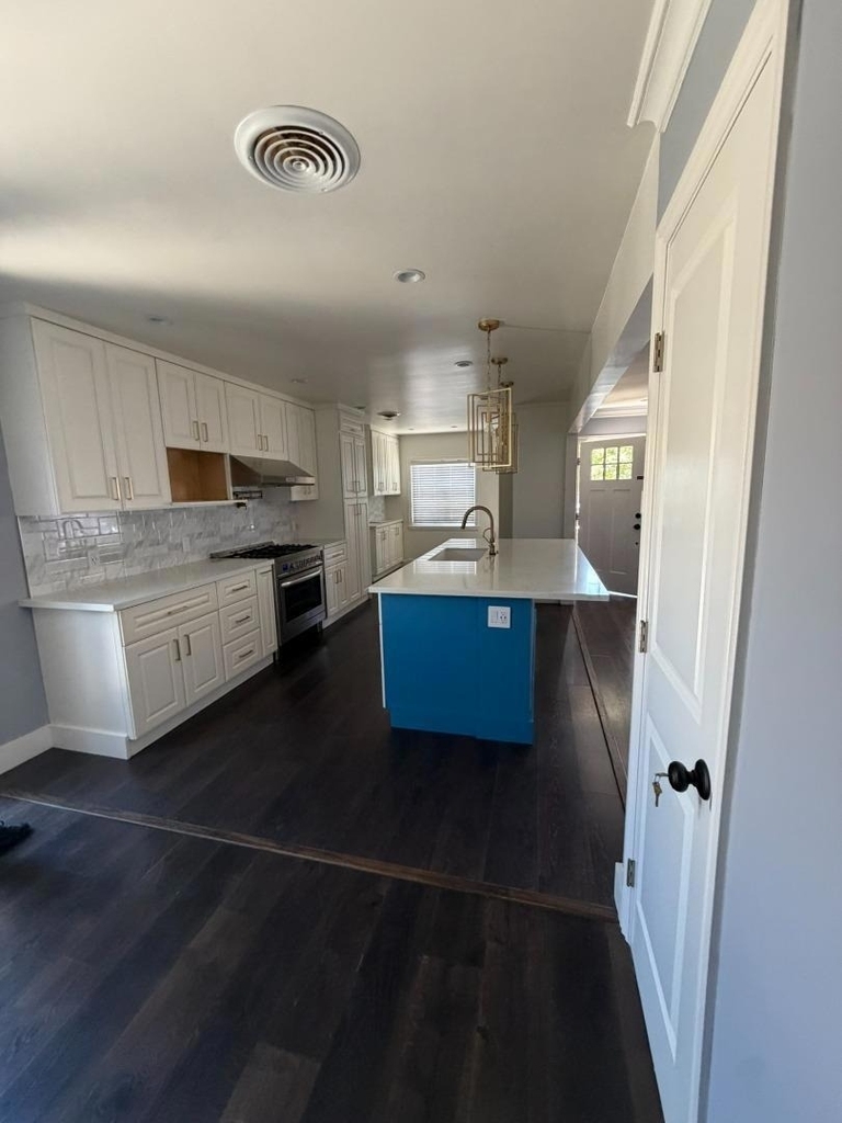 330 Berry Avenue - Photo 3