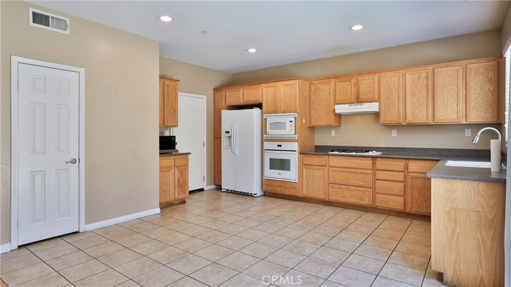 1765 Yvonne Court - Photo 16
