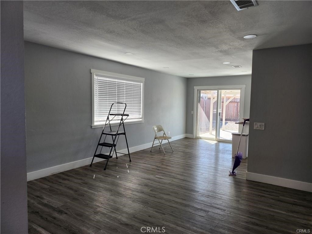 161 Mayfair - Photo 2