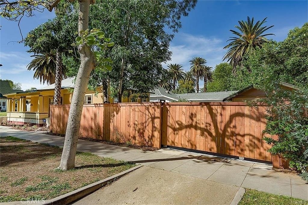 3894 Pine Street - Photo 3