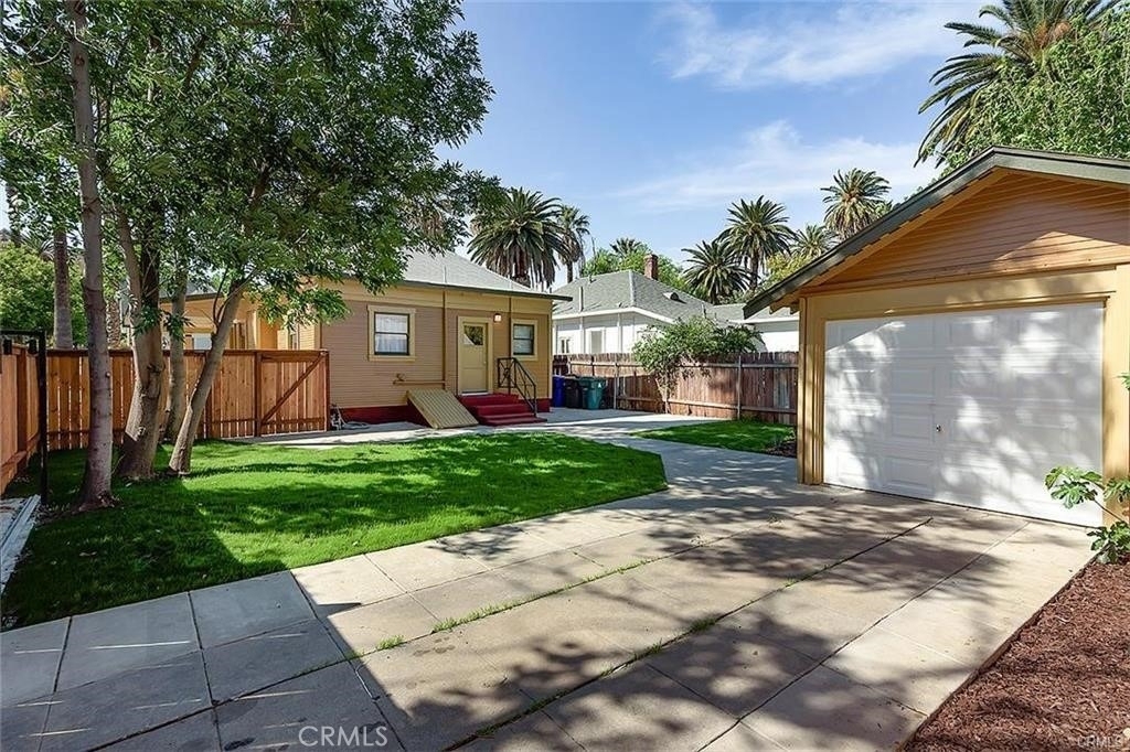 3894 Pine Street - Photo 2