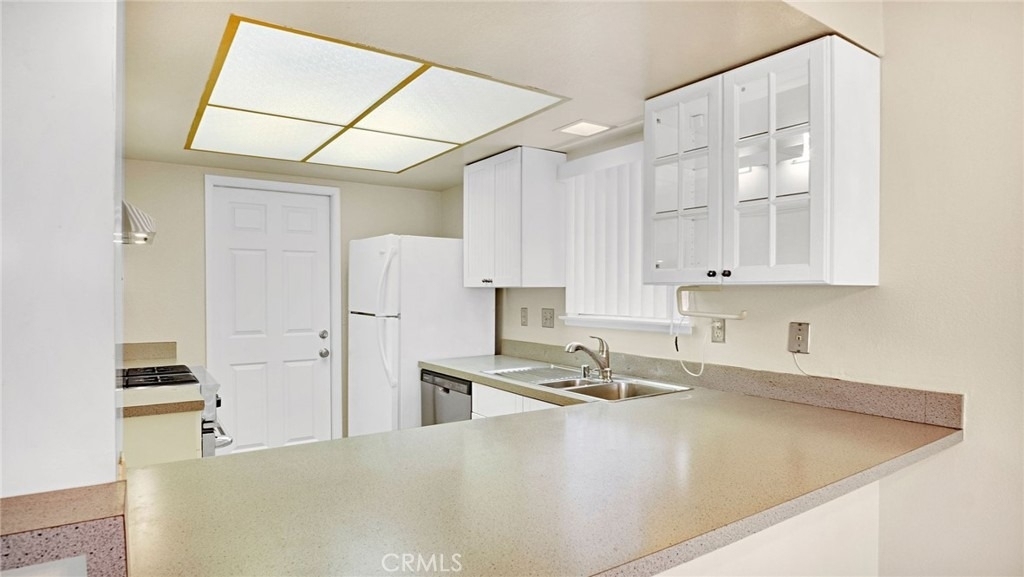 26342 Snowden Avenue - Photo 7