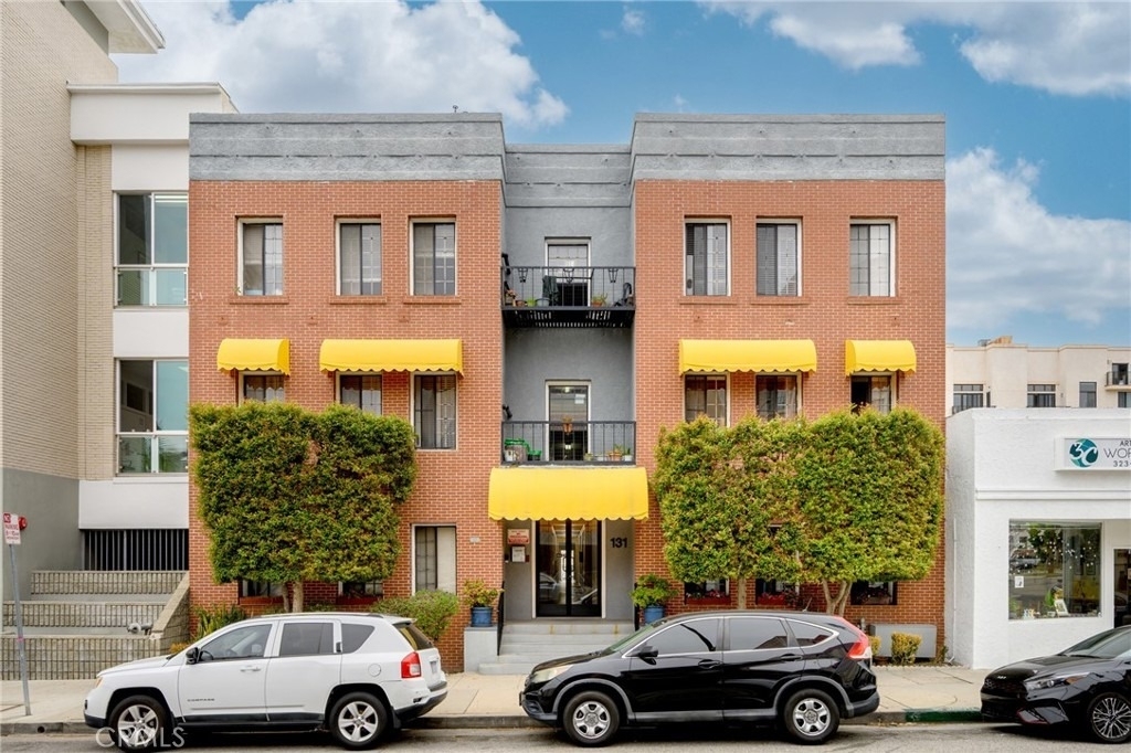 131 S Jackson Street - Photo 0