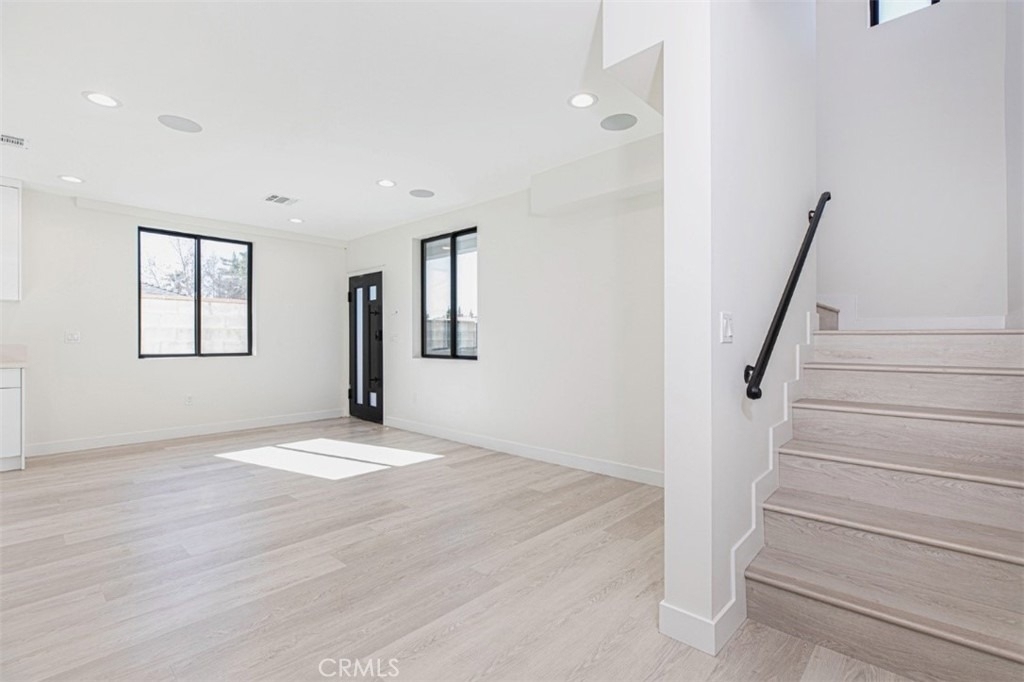 7446 Mammoth Avenue - Photo 12