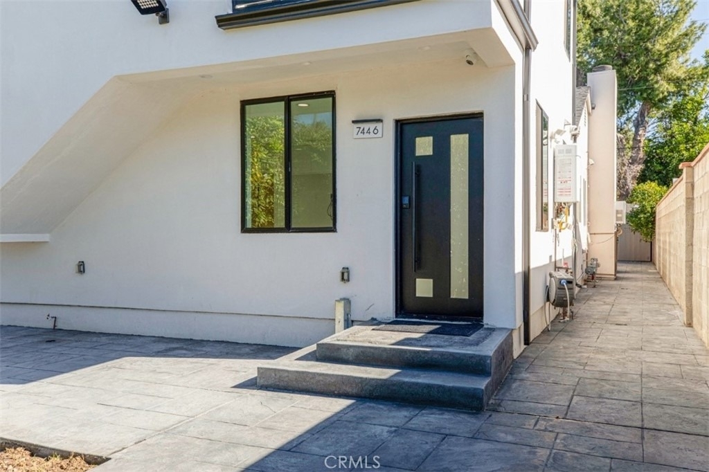 7446 Mammoth Avenue - Photo 3