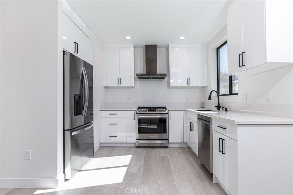 7446 Mammoth Avenue - Photo 8