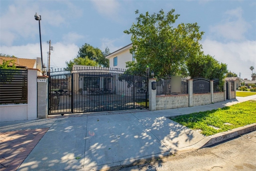 7446 Mammoth Avenue - Photo 0