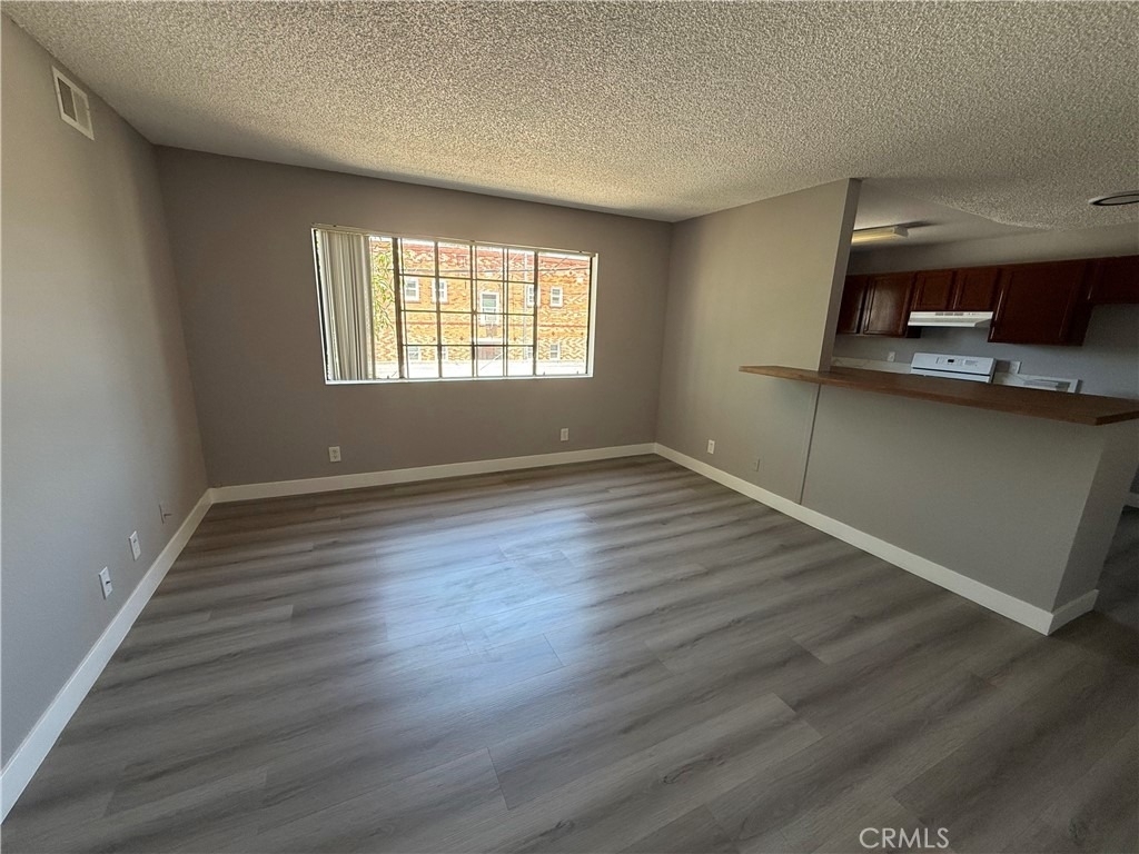 211 Magnolia - Photo 1