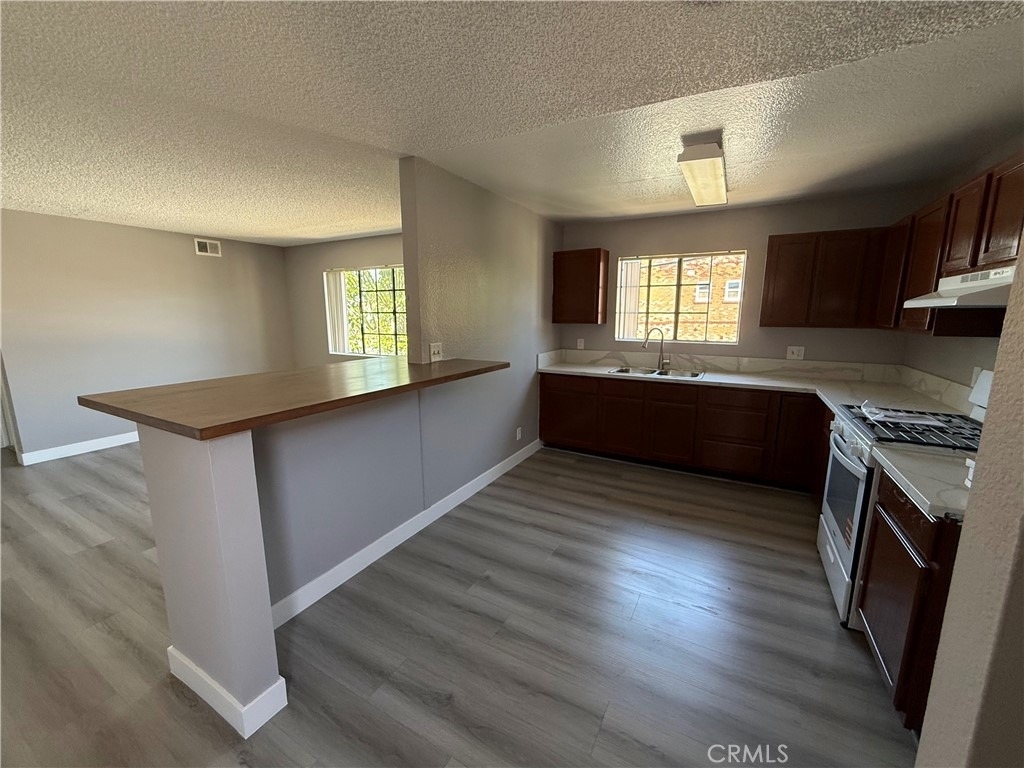 211 Magnolia - Photo 0