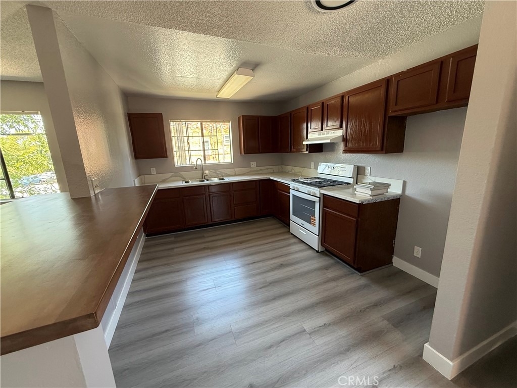 211 Magnolia - Photo 5