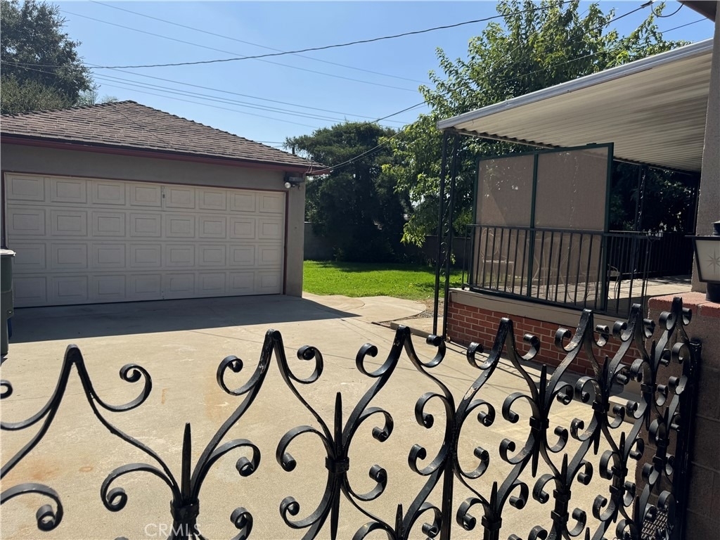 831 W Harvard Place - Photo 2