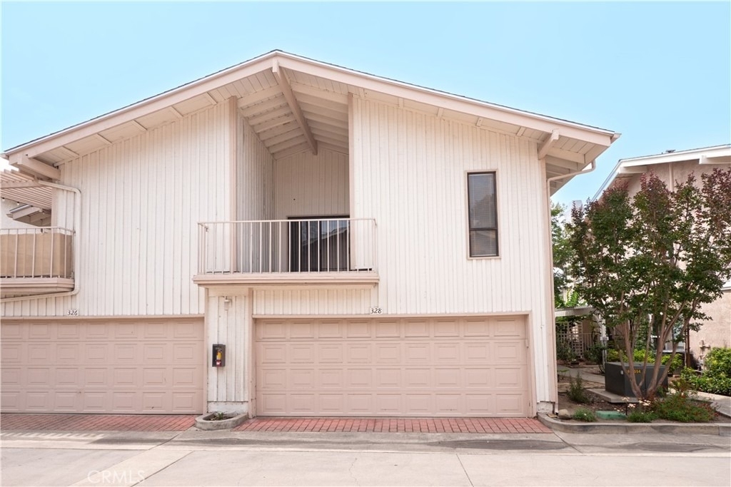 328 W 7th - Photo 1