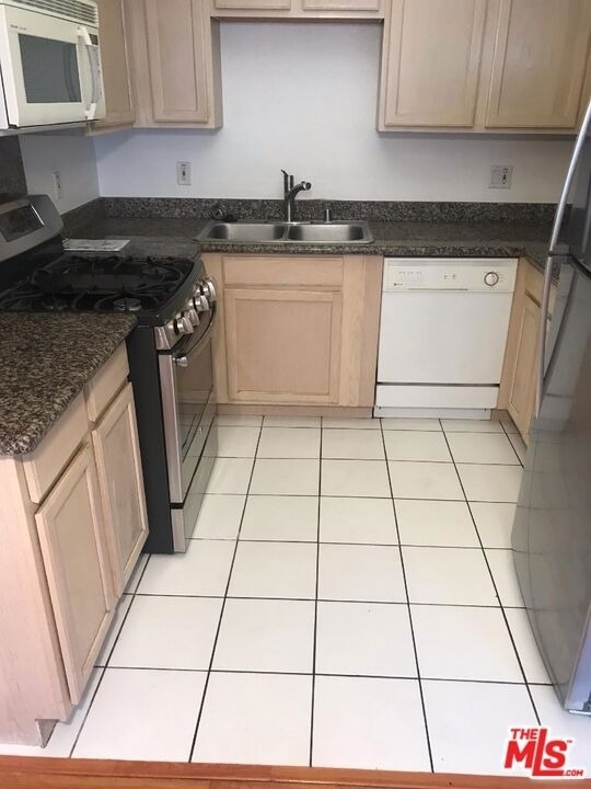 1804 Camden Avenue - Photo 3
