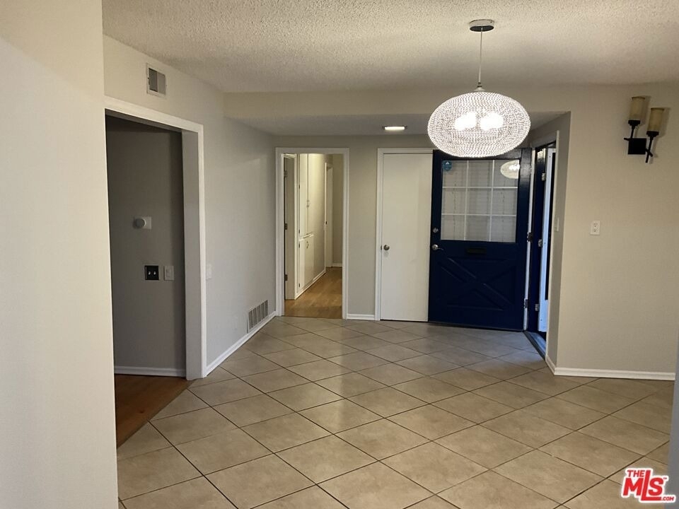 2963 Glencrest Street - Photo 3