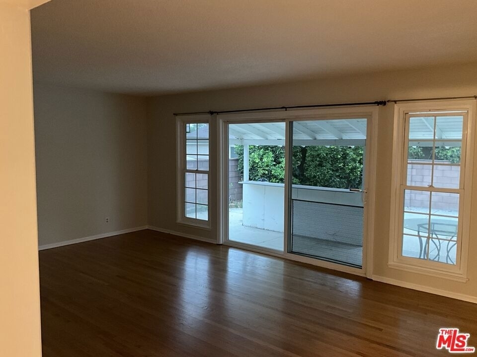 2963 Glencrest Street - Photo 10