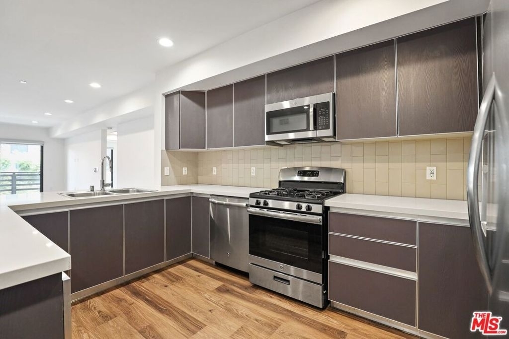 807 Hudson - Photo 0