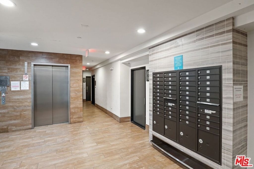 807 Hudson - Photo 17