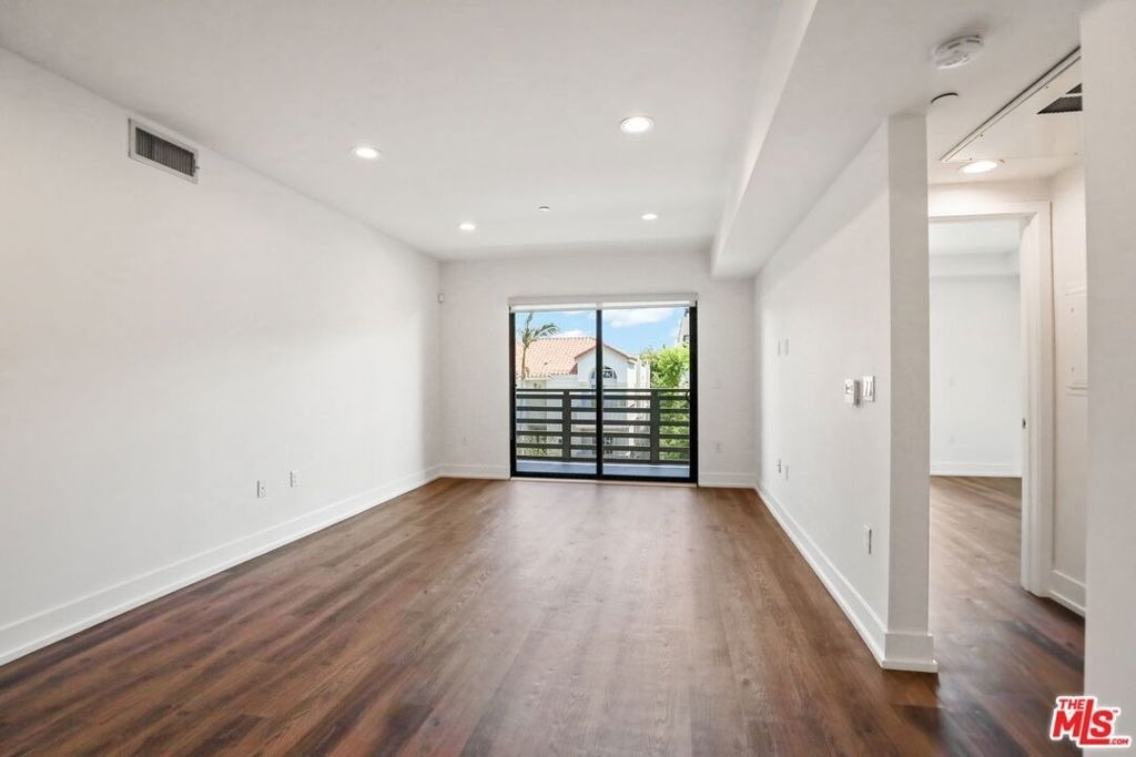 807 Hudson - Photo 5
