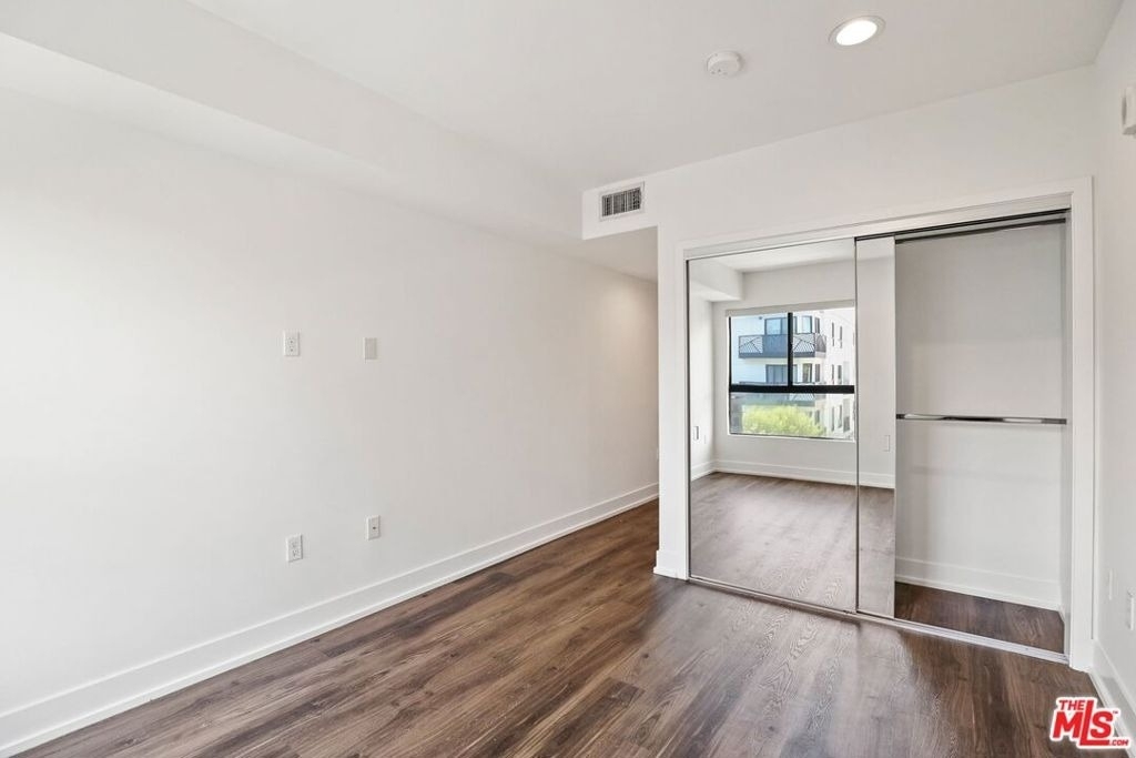 807 Hudson - Photo 10