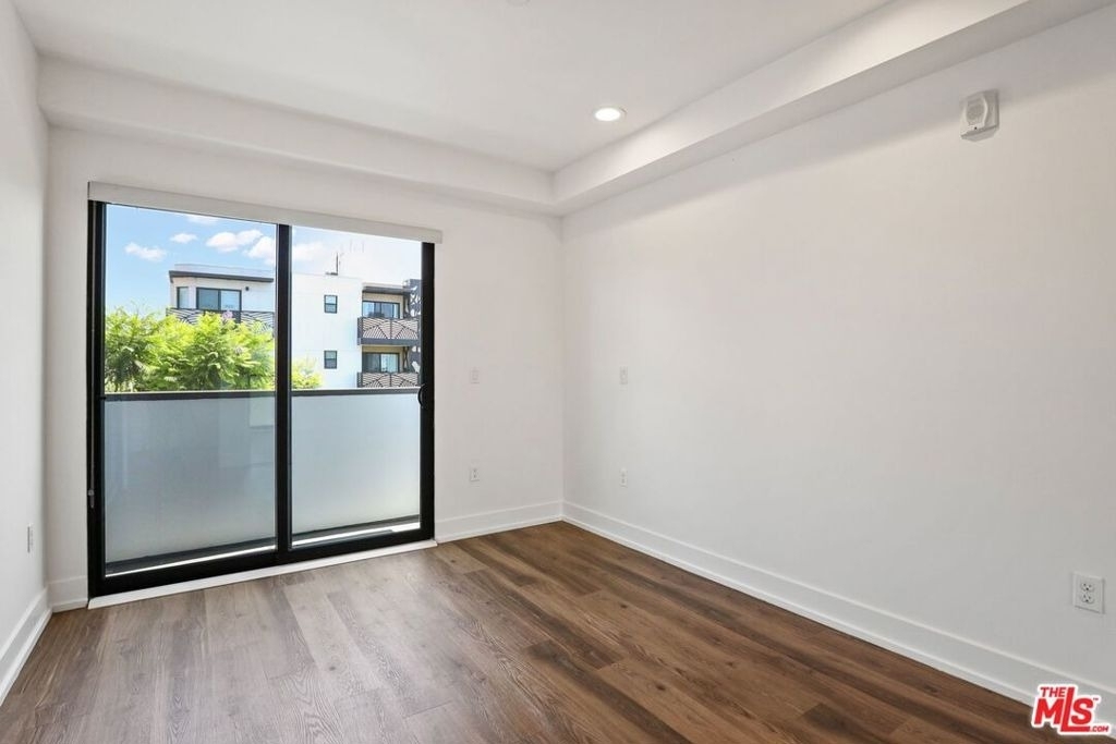 807 Hudson - Photo 9