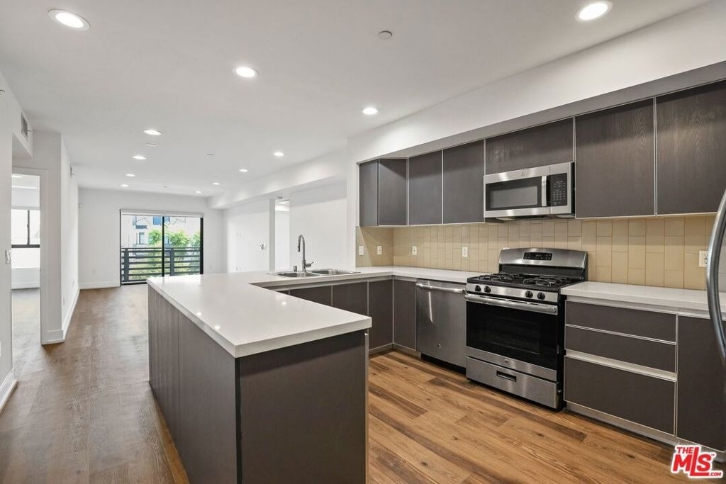 807 Hudson - Photo 1