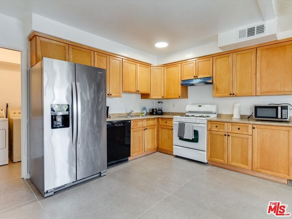 17100 Barneston Street - Photo 11