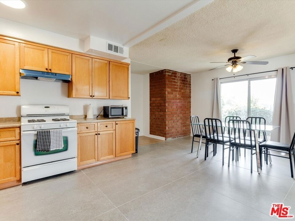 17100 Barneston Street - Photo 12