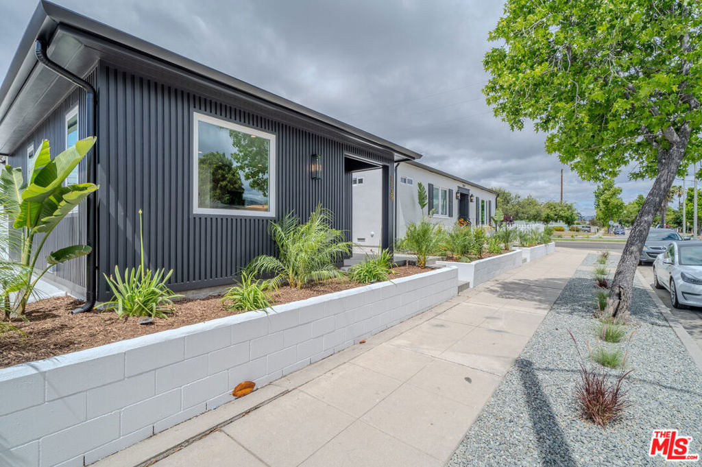 1139 Lima Street - Photo 2