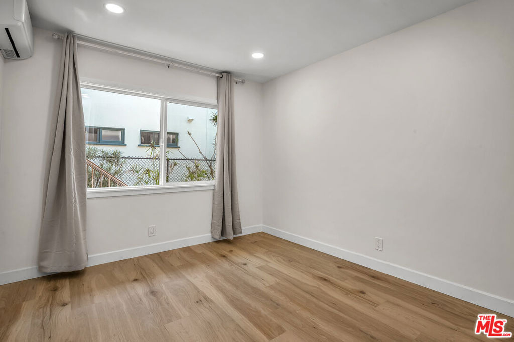 2027 Euclid Street - Photo 10