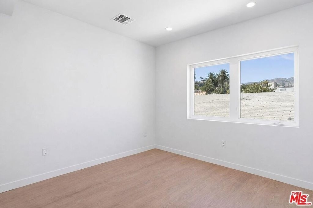 2115 1/2 Beachwood Terrace - Photo 12