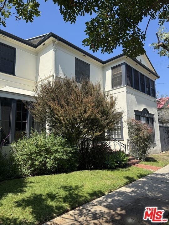 5717 W 2nd Street - Photo 2