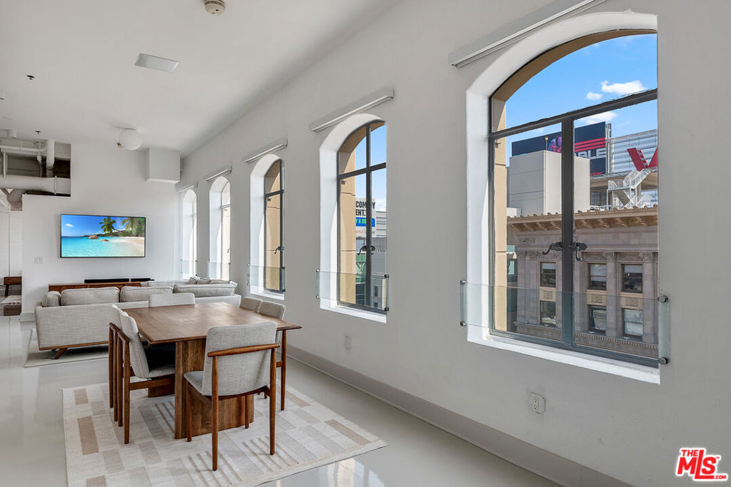 6253 Hollywood Boulevard - Photo 13