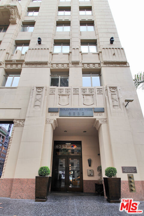 6253 Hollywood Boulevard - Photo 3