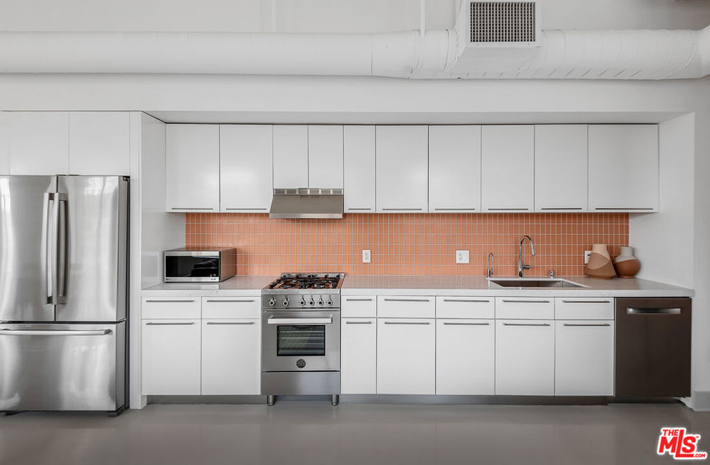 6253 Hollywood Boulevard - Photo 11