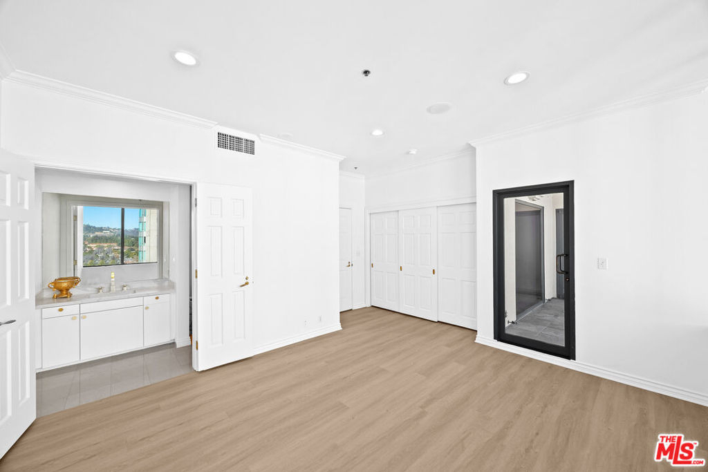 10724 Wilshire Boulevard - Photo 39