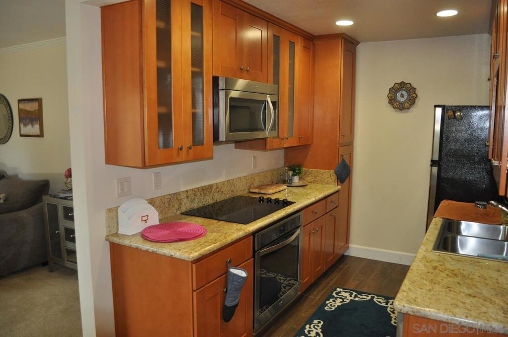 6808 Hyde Park Drive - Photo 11