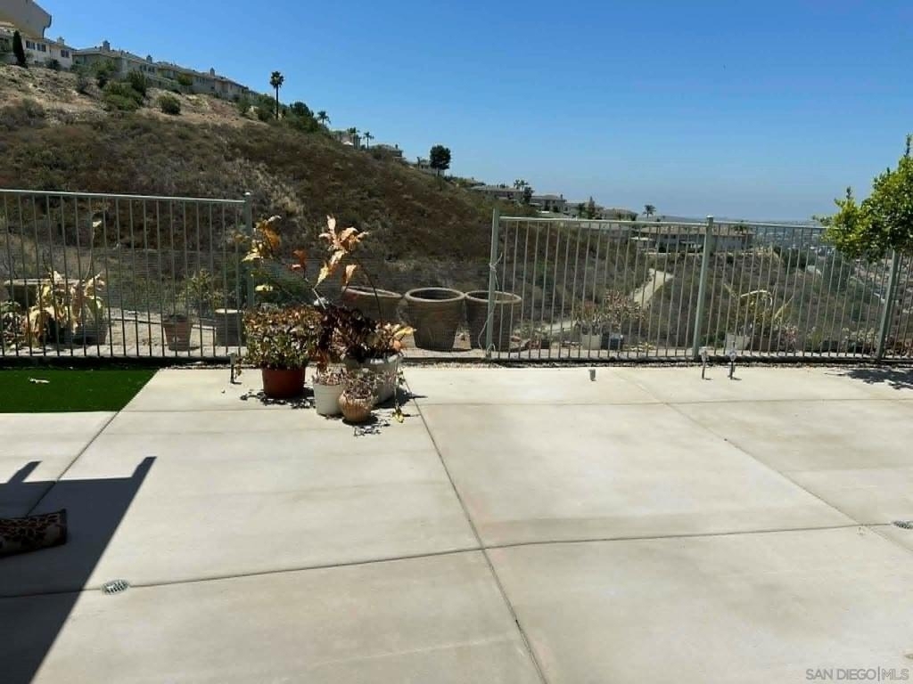2552 Valley Waters Ct - Photo 3