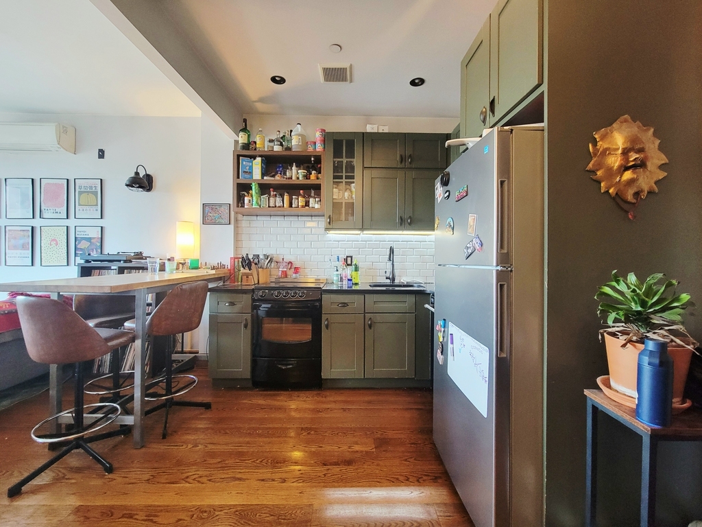 871 Grand Street - Photo 2