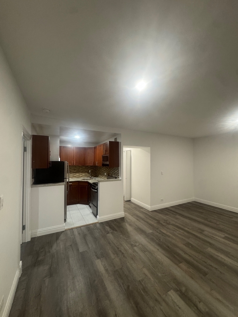 West 34th Street - Photo 14