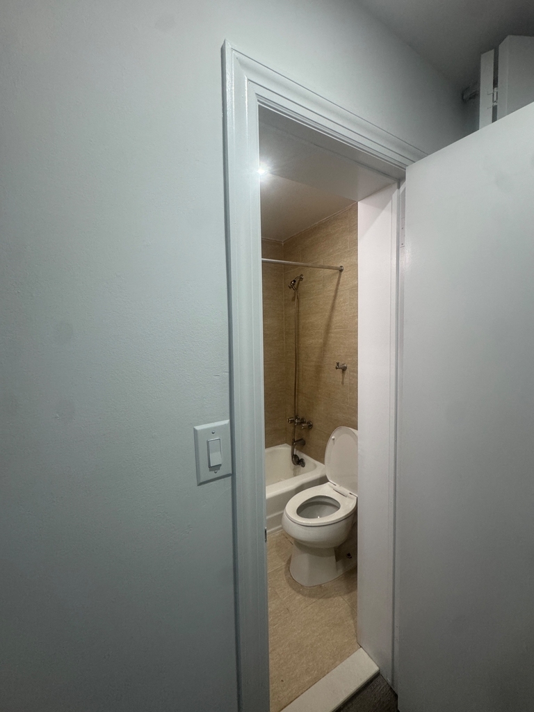 West 34th Street - Photo 3