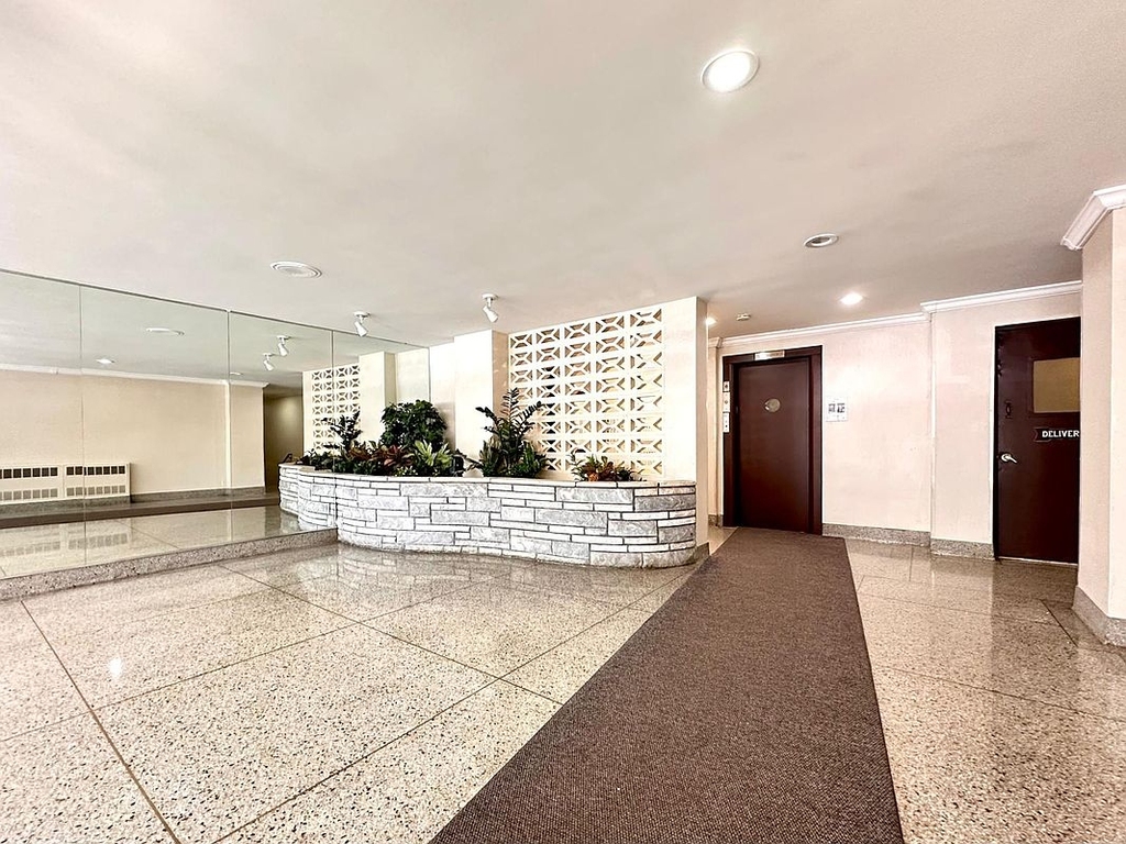 57th Street - Photo 7