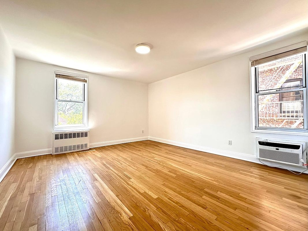 57th Street - Photo 4