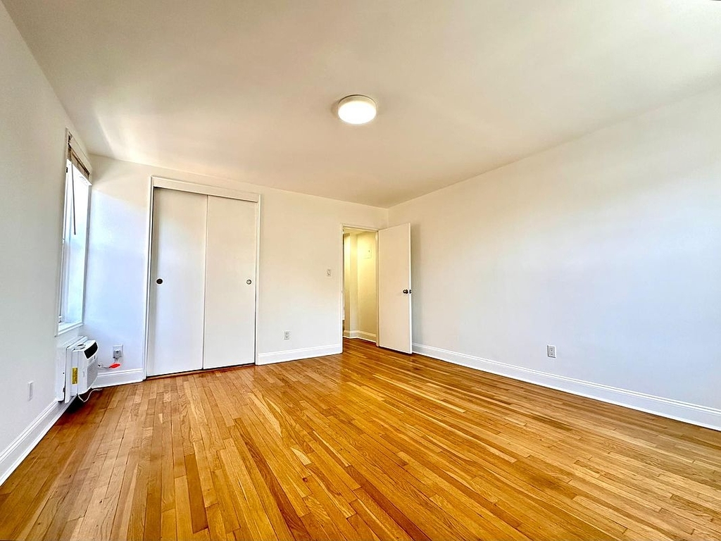 57th Street - Photo 5
