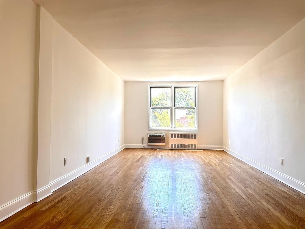 57th Street - Photo 3
