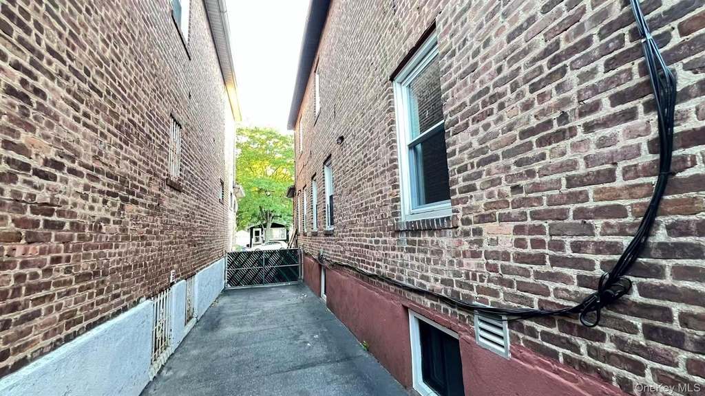 92-25 Gettysburg Street - Photo 21